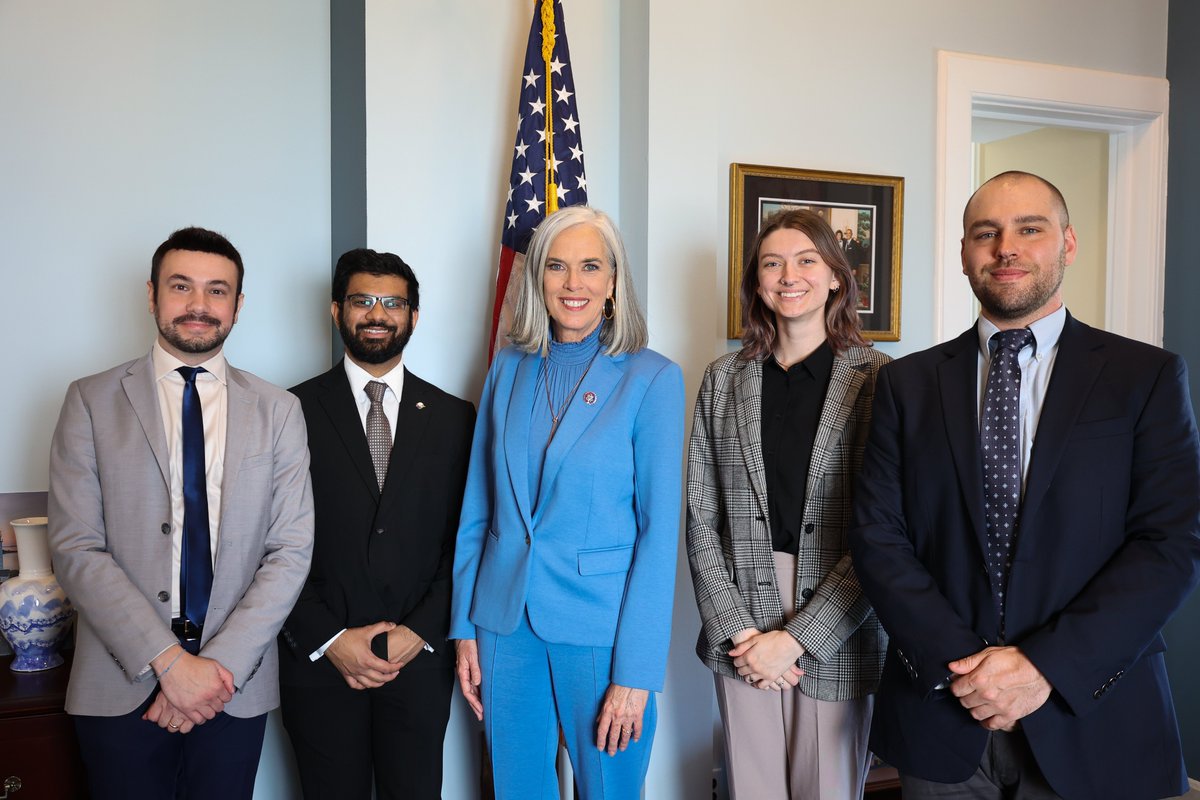 Volunteer for Congressional Visits Day! This year CVD will take place on 15-17 April. Volunteers will be selected in early-mid February, followed by training webinars throughout March. Apply by 11:59 pm ET on 2 February: aas.org/posts/advocacy…