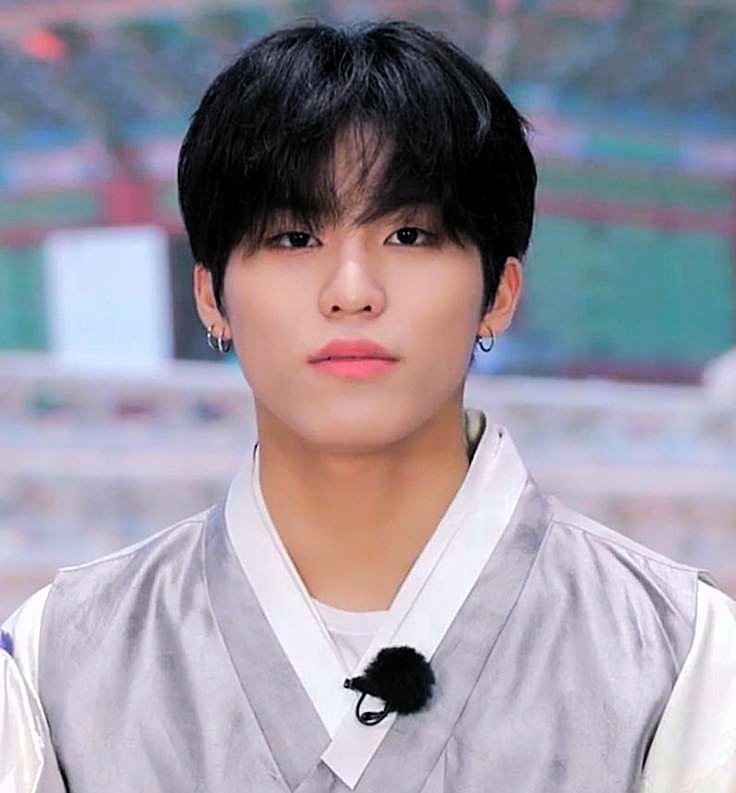 Park_hoonie_143's tweet photo. Jeongwoo: https://t.co/IJLekrspQL