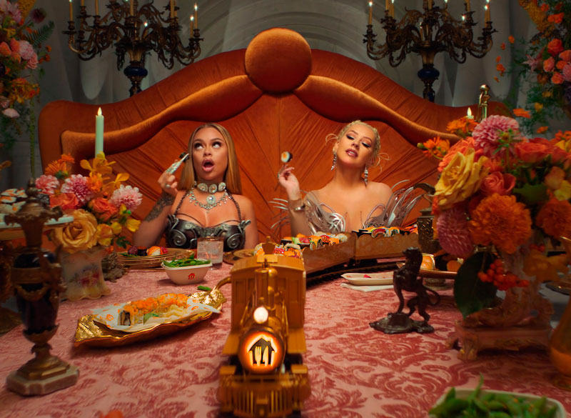 La nueva campaña de Just Eat sorprende con un colorido musical que mezcla pop y hip-hop con Christina Aguilera y Latto como grandes protagonistas 🍟🍕🍝🥯🥙🥘🫕🍜🌭 bit.ly/3S20Jkb @JustEat_es @McCann_UK @ChristinaAgui @Latto #JustEat