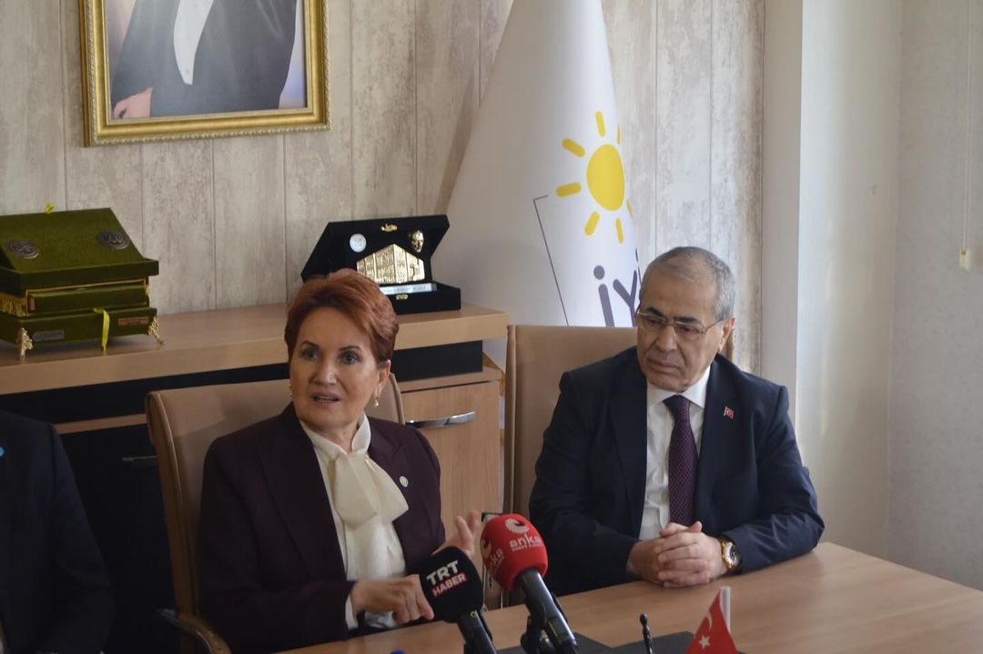 Bugün, İyi Parti Genel Başkanı Sayın Meral Akşener ile bir aradayız. Birazdan Fidan Yazıcıoğlu Kültür Merkezi'nde siz sevgili hemşehrilerimizle buluşacağız. Sivas'ımızın tüm değerli halkına katılımları için şimdiden teşekkürlerimi sunarım. 🇹🇷
#Sivas #MeralAkşener #MehmetCeylan