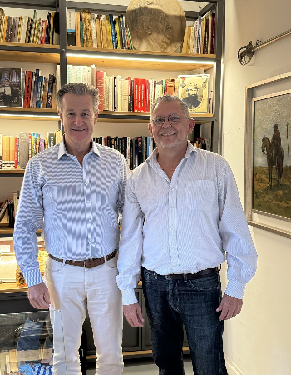 ggurmendez's tweet photo. CIUDADANOS MALDONADO comunicó hoy su apoyo a nuestra candidatura a la Presidencia de la República por el Partido Colorado. Agradecemos la confianza de esta importante agrupación que orienta Carlos Flores, dirigente de larga trayectoria partidaria y quien fue referente departamental de su sector en las últimas elecciones. Vamos a trabajar juntos por el país. Y por darle un rumbo diferente a nuestro partido en Maldonado.