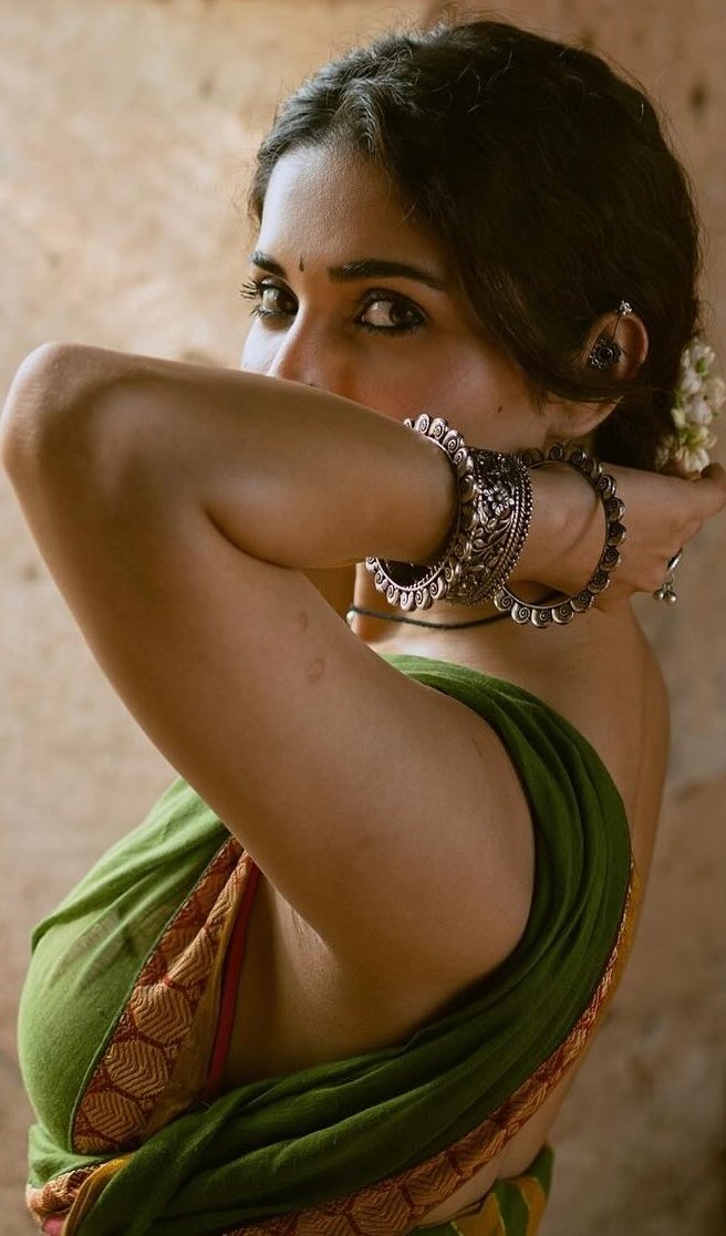 GEIB7AObsAAAEIy?format=jpg&name=medium