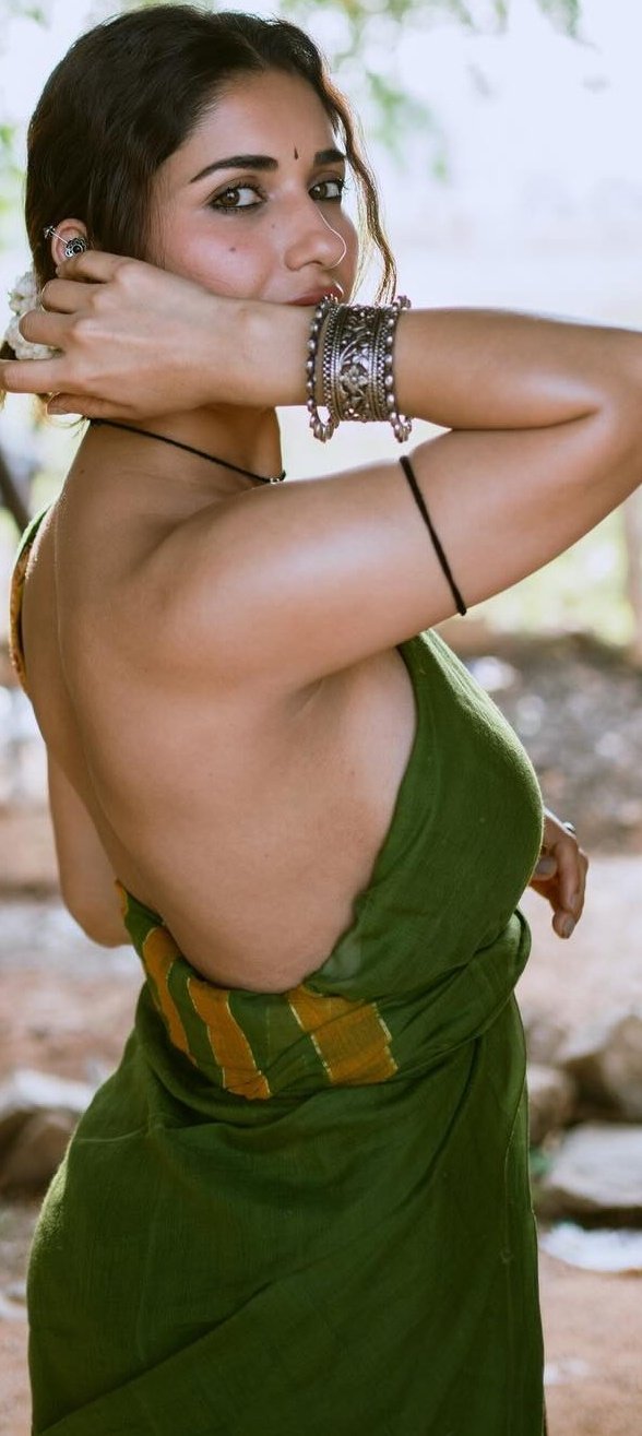 GEIB7OXbkAA137i?format=jpg&name=large