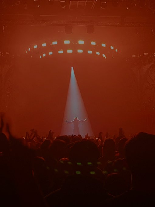 Forgot to mention I got a sick picture of Bring me the Horizon last week! https://t.co/StIPhXmDj6