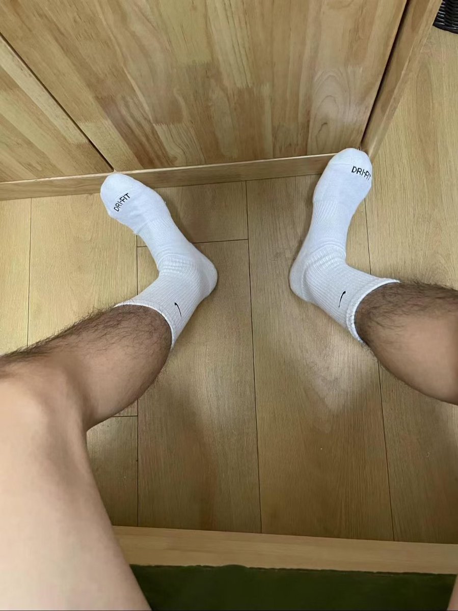 磊磊睡醒了 tweet media