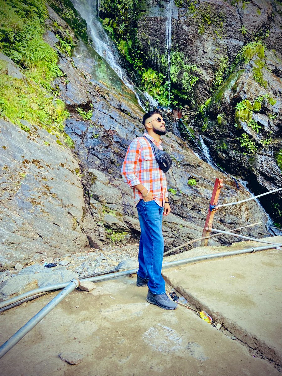 RahulSwami00143's tweet photo. हमे कोई ना पहचान पाया करीब से,
कुछ अंधे थे तो कुछ अंधेरों मे...!! https://t.co/8PJP38iWxu