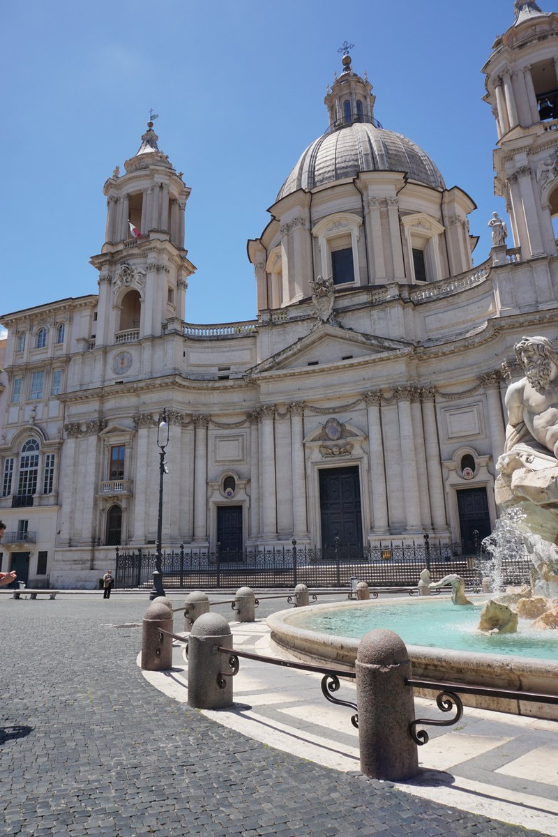 On 21 January of an unspecified year in the early 4th century, Agnes, a very young Roman martyr, was pierced to the throat by a sword in the ancient Stadium of Domitian (today's Piazza Navona). 👉 turismoroma.it/en/page/januar… #VisitRome