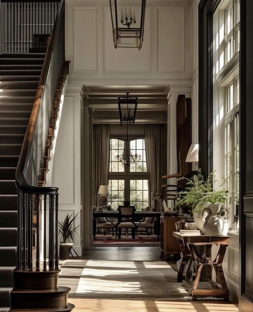 EvaLovesDesign's tweet photo. Traditional design, is back in 2024. There is nothing like a classic detailed space that oozes sophistication and refinement ⚜️ https://t.co/GpqzQXY4bX