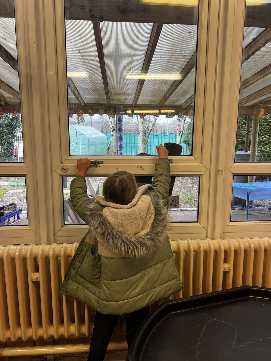 We are making sure that our windows are closed to reduce our energy usage in Year 2! 

Rydym yn gwneud yn siŵr bod ein ffenestri ar gau i leihau ein defnydd o ynni ym Mlwyddyn 2! #WythnosArbedYnni