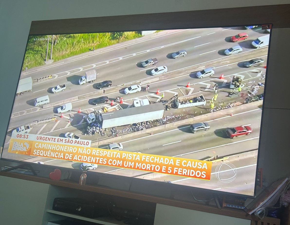 Acidente na Dutra hoje estava um caos trânsito com lentidão.