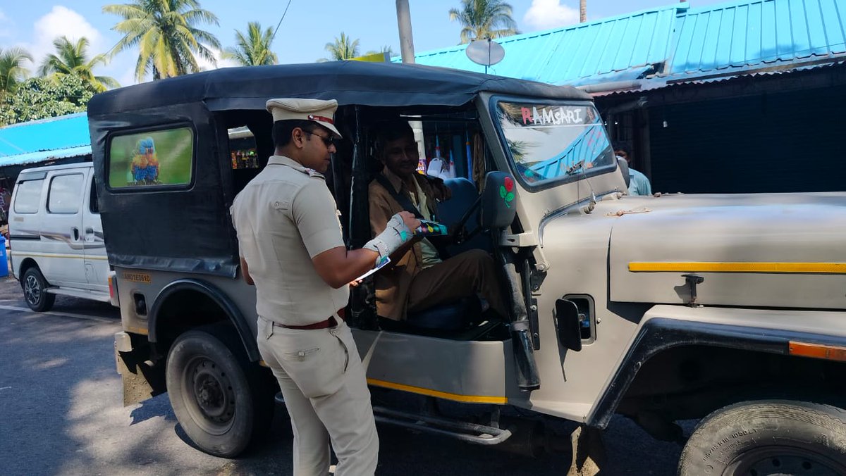 AndamanPolice's tweet photo. Spreading the message of road safety far and wide! 
@Traffic_ANP Police distributed pamphlets on road safety to commercial drivers and the general public during #PoliceRaisingWeek2024. Empowering everyone to be a part of creating safer roads. 
#RoadSafety #CommunityAwareness https://t.co/g90ZiOlD3f