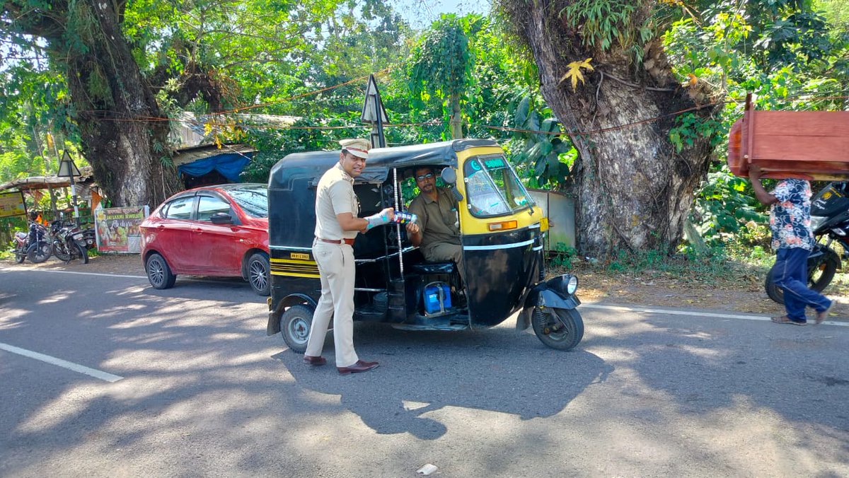 AndamanPolice's tweet photo. Spreading the message of road safety far and wide! 
@Traffic_ANP Police distributed pamphlets on road safety to commercial drivers and the general public during #PoliceRaisingWeek2024. Empowering everyone to be a part of creating safer roads. 
#RoadSafety #CommunityAwareness https://t.co/g90ZiOlD3f