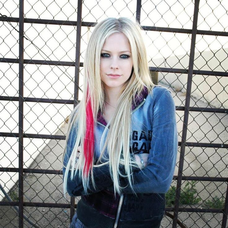 vadiaxl's tweet photo. how i met her                          i’m still here https://t.co/r6znjufTBM