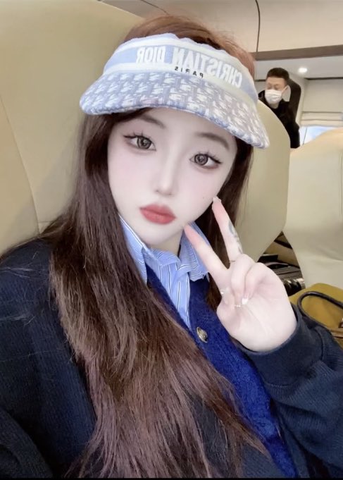 IM_Eason's tweet photo. 骚货学姐，现在怎么这么多人给你点赞呀，真想把你当初在床上扭着屁股求我干你骚穴的样子给他们看看，天天晚上发你的骚奶子勾引我 #出卖 #女友 #反差婊 #绿奴 #射屏 #合照 #绿奴 #绿帽 #意淫 https://t.co/RRDDNxRVGR