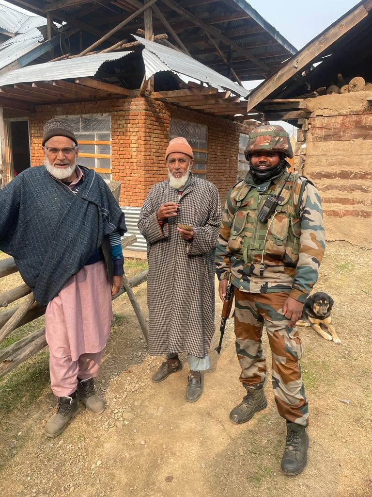 JannatLolab's tweet photo. Indian Army Engages in Meaningful Interaction with Gujjar and Bakawals.
#CommunityEngagement
#IndianArmy
#gujjarsandbakarwalsinteraction
#indianarmydialogue
#chinarcorps
#connectingwithcommunities
#ProsperousKashmir
#humsayahaihum
#Kashmir
@adgpi
@NorthernComd_IA https://t.co/nwNMSAeKRA