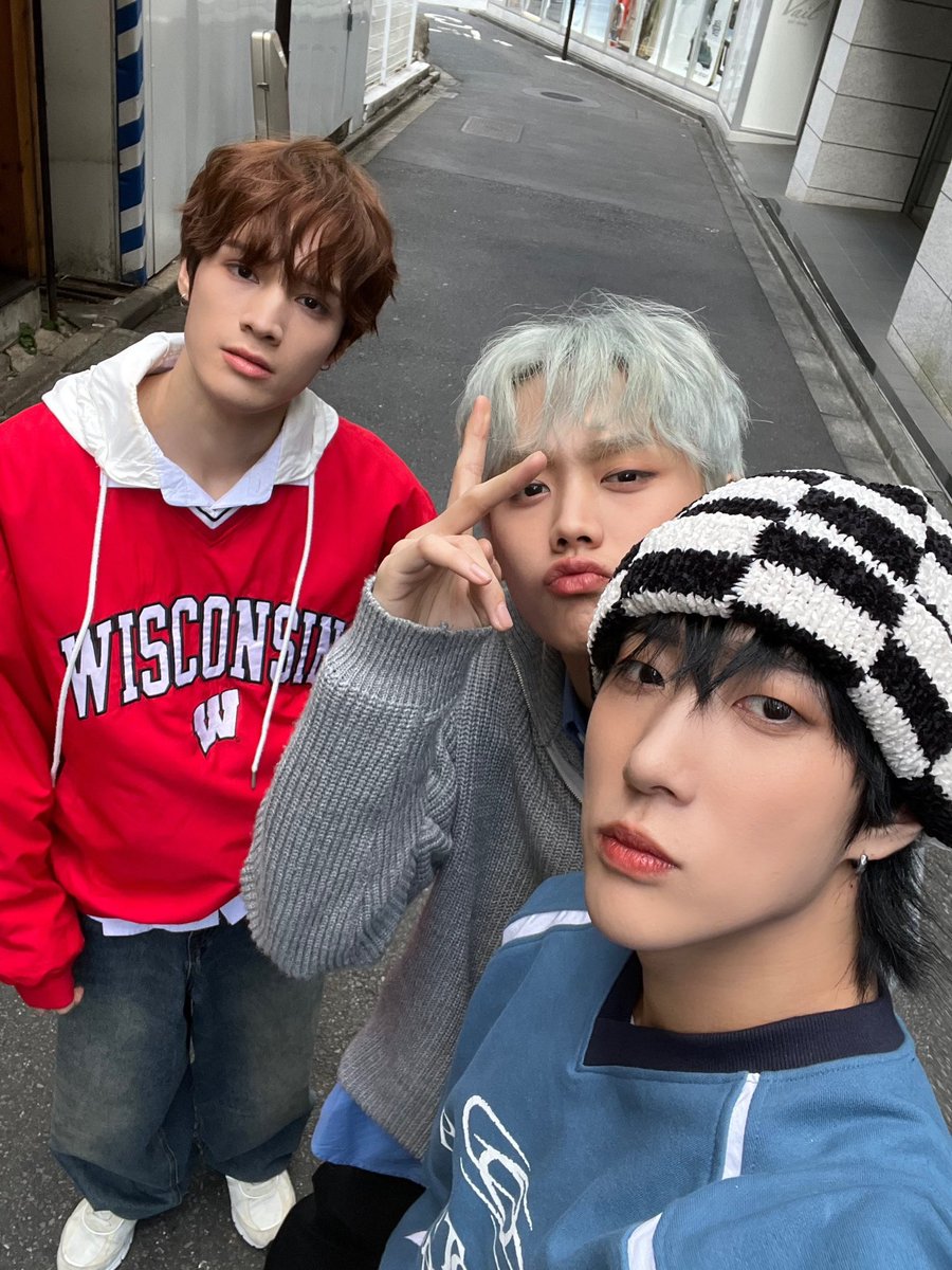 jongwooindo's tweet photo. Yang paling depan pacar aku 🤭🤭🤭 https://t.co/ugVmnx43IV