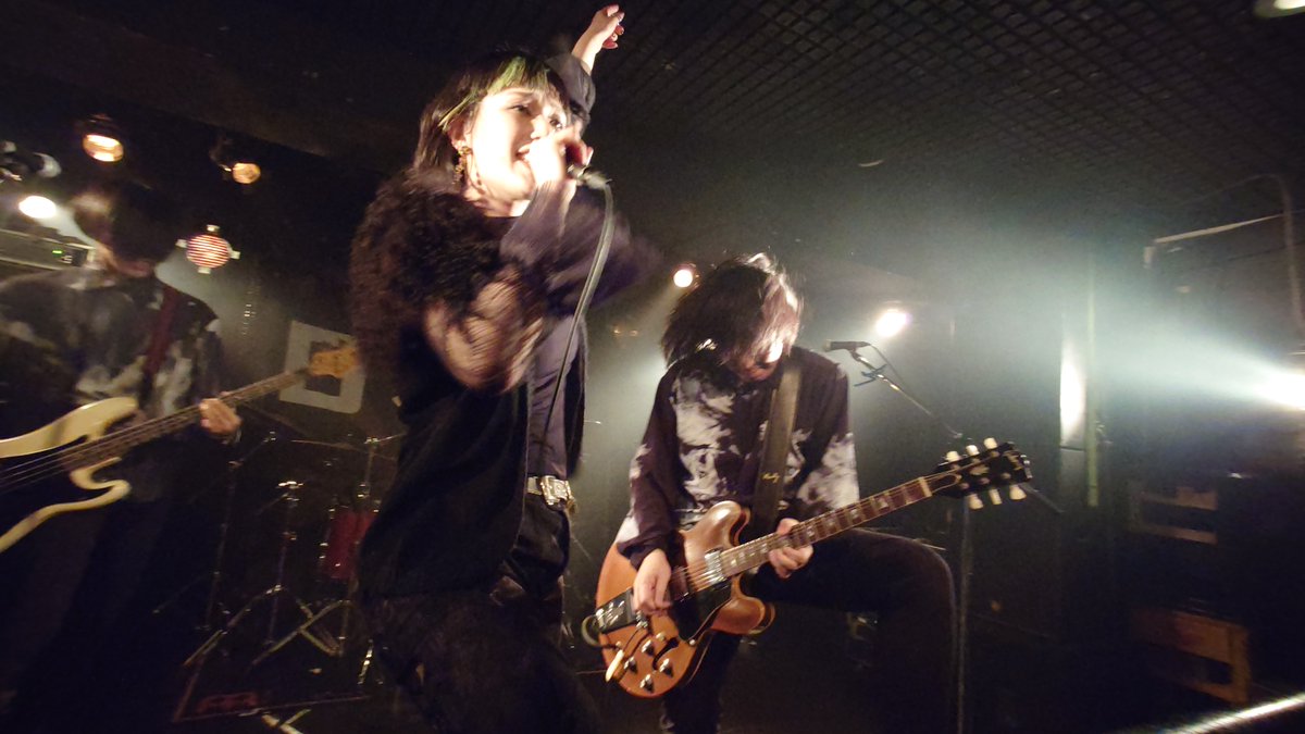 GunsOfBrixton39's tweet photo. 神戸DxQ🎸33Insanity's Vertebra。
新曲も披露してくれたし久々の神戸めっちゃ楽しかったー👍。
#33IV
#33Insanity's Vertebra
#神戸DxQ https://t.co/vTIsx32icR