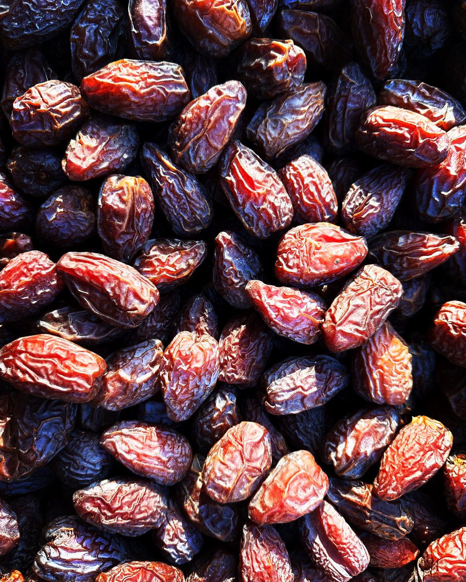 Medjool dates are large, sweet, and chewy fruits with a rich, caramel-like flavor. They have a distinct wrinkled appearance and are known for their soft texture. Often referred to as the “king of dates”. #medjooldates