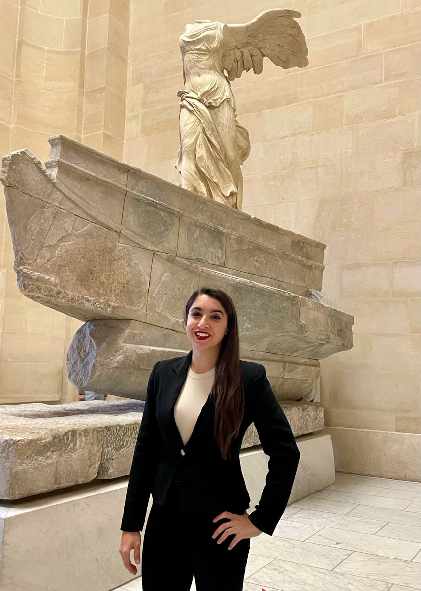 I_Brigido's tweet image. Debe de llamarse la ciudad del amor porque todo el mundo deja una parte de su corazón aquí. La mía se quedó en el Louvre y vengo a visitarla cada vez que vuelvo❤️.
#louvre #victoiredesamothrace #nike #monalisa #davinci #venus #milo #psique #eros #canova #escriba #art #love #paris