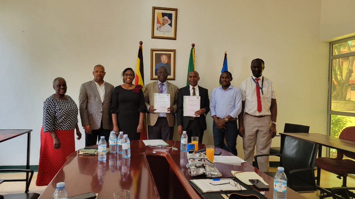 Thrilled to announce the official signing of a groundbreaking agreement between KCU and Masaka Regional Referral Hospital.Committed to advancing healthcare through collaboration,this partnership marks the beginning of an exciting journey towards excellence. #kingceasoruniversity