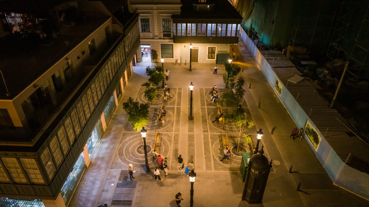¡Felices 489 años, Lima! 
Nos llena de orgullo iluminar el centro histórico de esta ciudad, hogar de millones de familias. En 1886, la luz eléctrica iluminó la Plaza Mayor por primera vez. Hoy, trabajamos 24x7 por una Lima más sostenible y llena de luz.💡 #AniversarioLima489