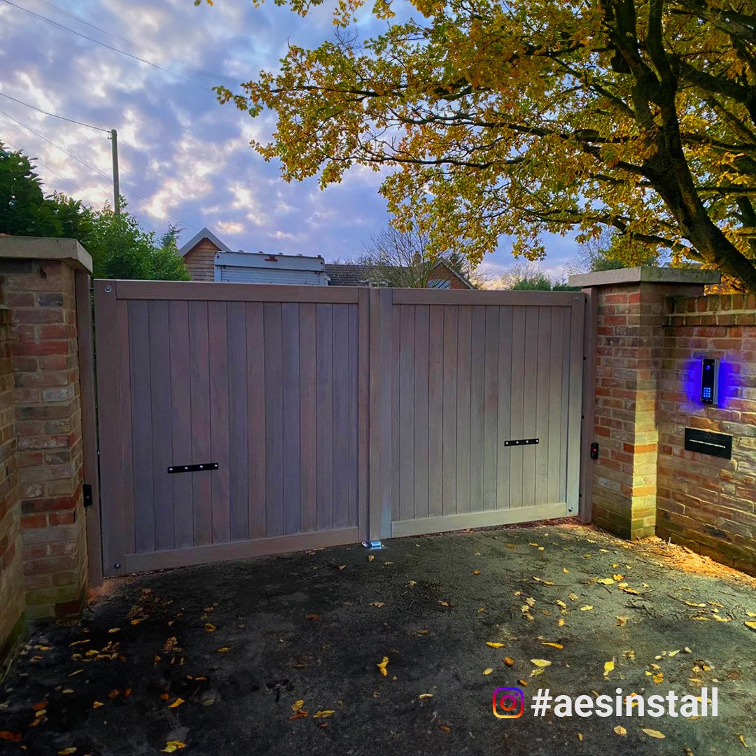🔷Light up your entrance with our
unique architectural designs! 🔷
This is a Cellcom Prime7 Cellular unit that allows the
property owners to operate their automated gates from
anywhere in the world. Check out more on the Prime7 here:
aesglobalus.com/cellcom-prime7

 #accesscontrol