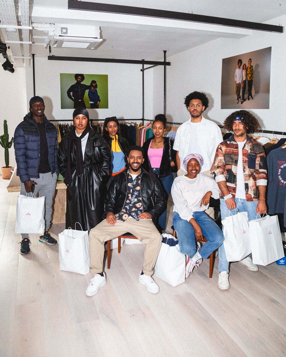 We had a fantastic time with @threadahead_ 👕 where their #stylist helped our young people choose some awesome outfits! 👢👟 Described by Goitom as 'really great, overall a good experience'. ➡️ Read more on our blog! ow.ly/uNsN50Qs31t #fashion #freshbreadfreshstart