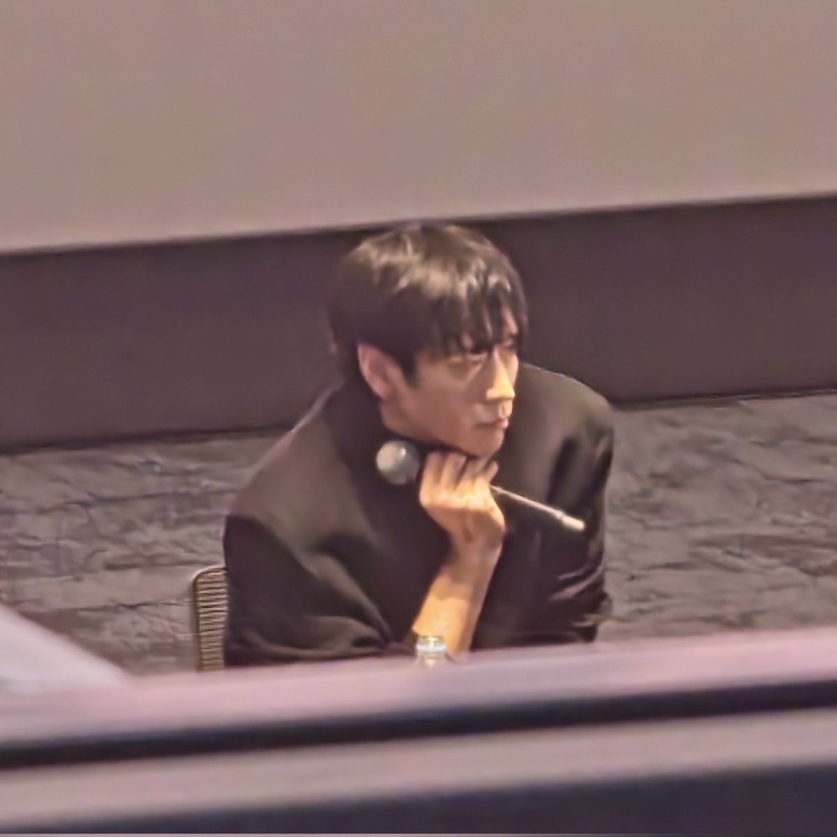 Meang_'s tweet photo. 손이조음
조명족구리네... https://t.co/mdJrQQerY6