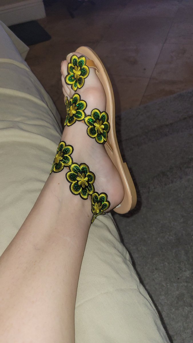msdee_manding's tweet photo. My shoes for today. Love these. https://t.co/iX4ulhPyBl