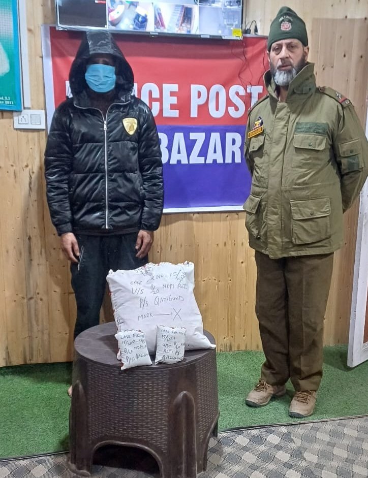 #Kulgam police arrests a drug peddler; #Aamir Shafi Magray R/O #Lalan Anantnag & recovered 4.3 kgs of Grinded #Cannabis like contraband. Case vide FIR No. 15/2024 U/S 8/20 of NDPS Act registered at PS #Qazigund & investigation taken up. @KashmirPolice @DigSkr