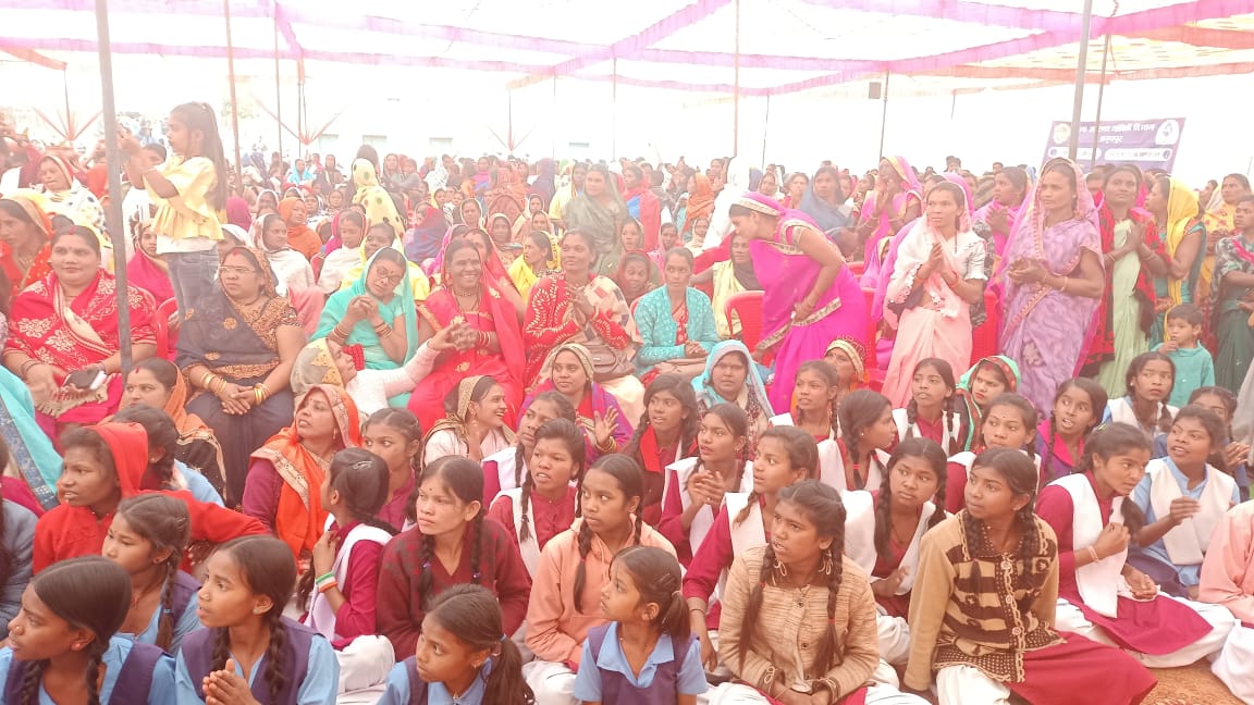 संकल्प यात्रा के माध्यम से वंचित व्यक्ति तक शासन की योजनाओं का लाभ पहुचना हुआ आसान सांसद श्रीमती <a href="/Himadri4Bjp/">Himadri Singh</a>

ग्राम सल्हरो/रौशरखार में विकसित भारत संकल्प यात्रा मे शामिल हुईं सांसद

rm:-m.facebook.com/story.php?stor…
<a href="/JansamparkMP/">Jansampark MP</a> 
<a href="/CMMadhyaPradesh/">Chief Minister, MP</a>