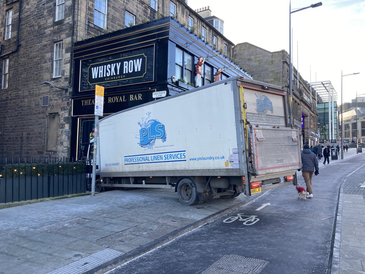 Saintchris13's tweet image. Oops.
#LeithWalk
#CyclePath
#SatNavFail