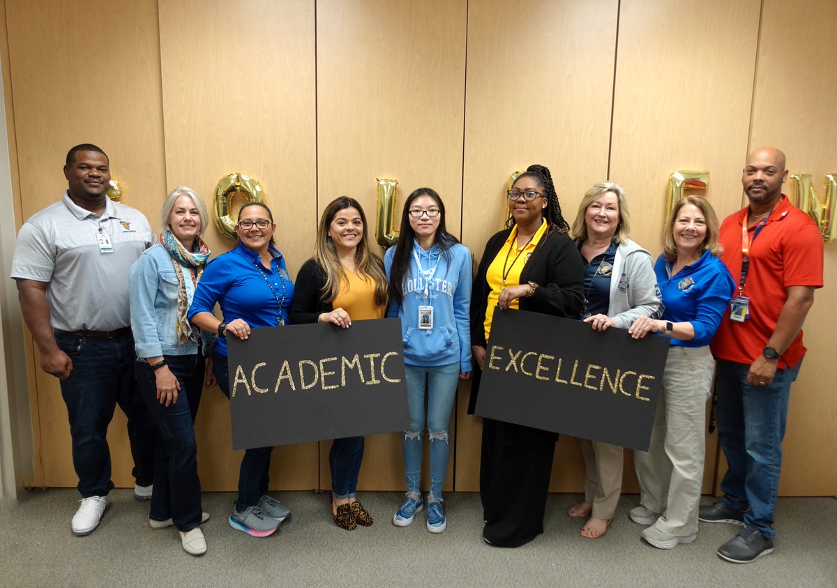 Congratulations to QuestBridge Scholarship match student, Andrea Nguyen! 🎉 She's set to embark on her educational journey at Rice University. 🦉📚 #ProudMoment #QuestBridge #CollegeBound