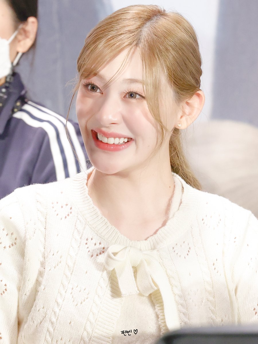 240115 타이베이 팬싸  

사랑이 눈에 보이는 순간🌟

#STAYC #스테이씨 #seeun #세은