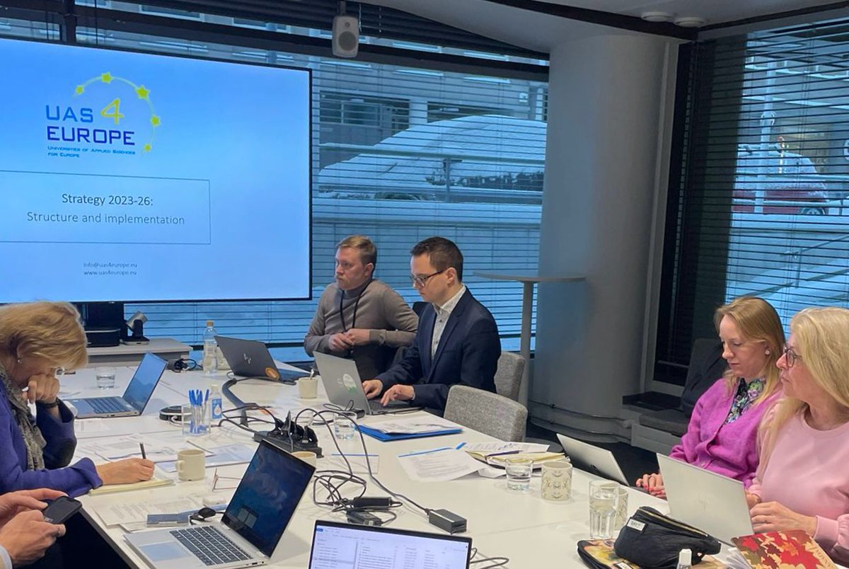 Arene (@arene_ry) on Twitter photo Arene valmistautuu kesällä alkavaan puheenjohtajuuteen eurooppalaisessa kattojärjestössä <a href="/UAS4EUROPE/">UAS4EUROPE</a>'ssa. Yhteinen viesti koko eurooppalaiselta AMK-kentältä on: olemme enemmän kuin luulet! #Ammattikorkeakoulut #UAS Arene valmistautuu kesällä alkavaan puheenjohtajuuteen eurooppalaisessa kattojärjestössä <a href="/UAS4EUROPE/">UAS4EUROPE</a>'ssa. Yhteinen viesti koko eurooppalaiselta AMK-kentältä on: olemme enemmän kuin luulet! #Ammattikorkeakoulut #UAS