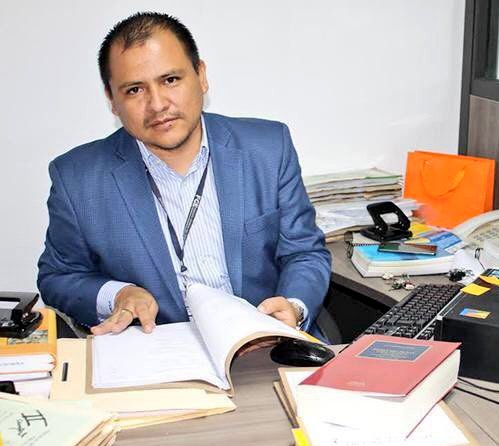 nanana365media's tweet photo. 🔴ECUADOR 🇪🇨| Tragic end for #CesarSuarez, the country prosecutor who was investigating the hostage taking on 9/01 on 🇪🇨 public TV. He was shot dead in his car on Wednesday 18 in Guayaquil (southwest 🇪🇨). Mr. Suarez was trying to find out which gang was behind the hostage taking. https://t.co/A3PvDXpBRe