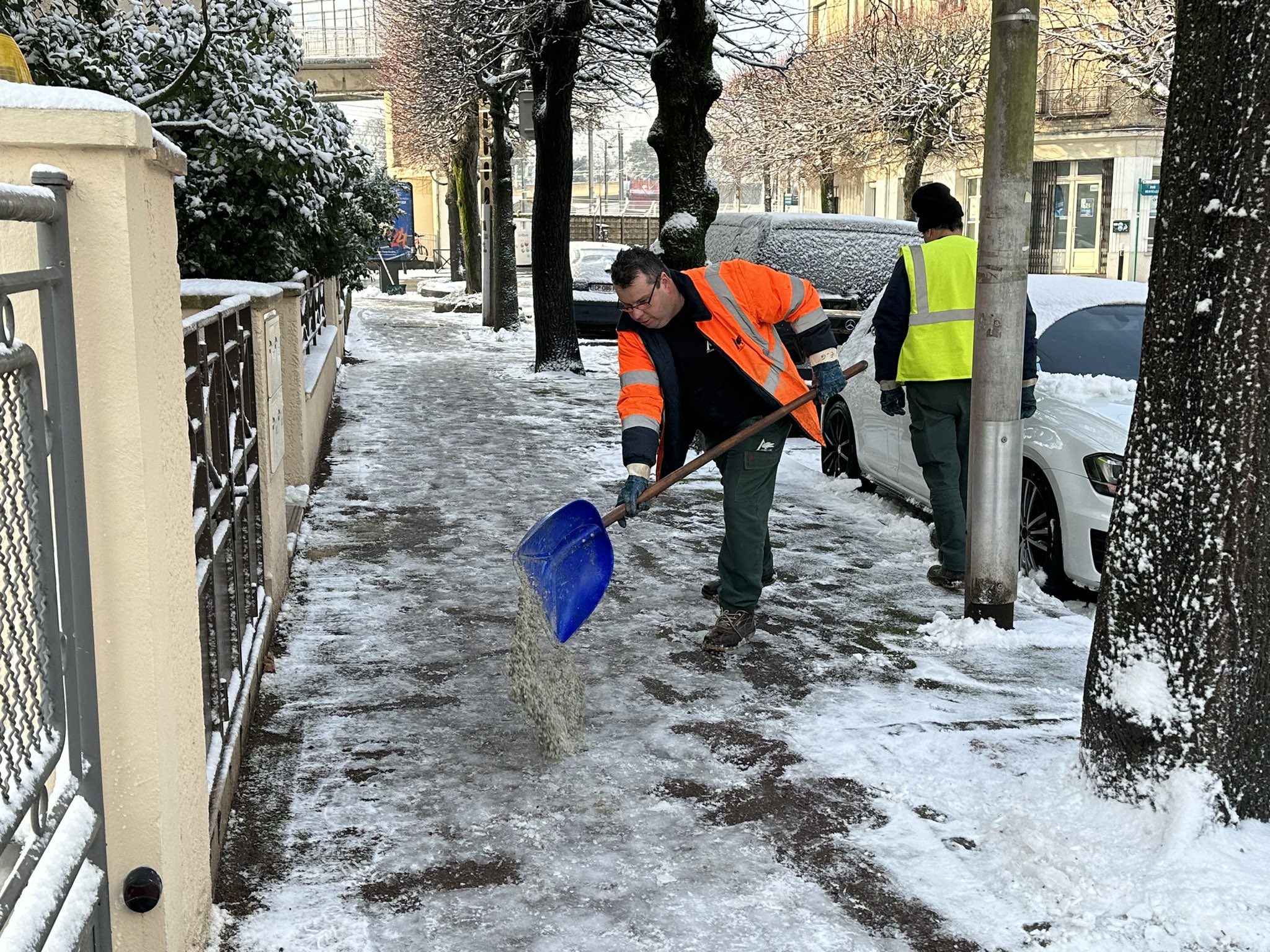 Pelle à neige – La brocante à My