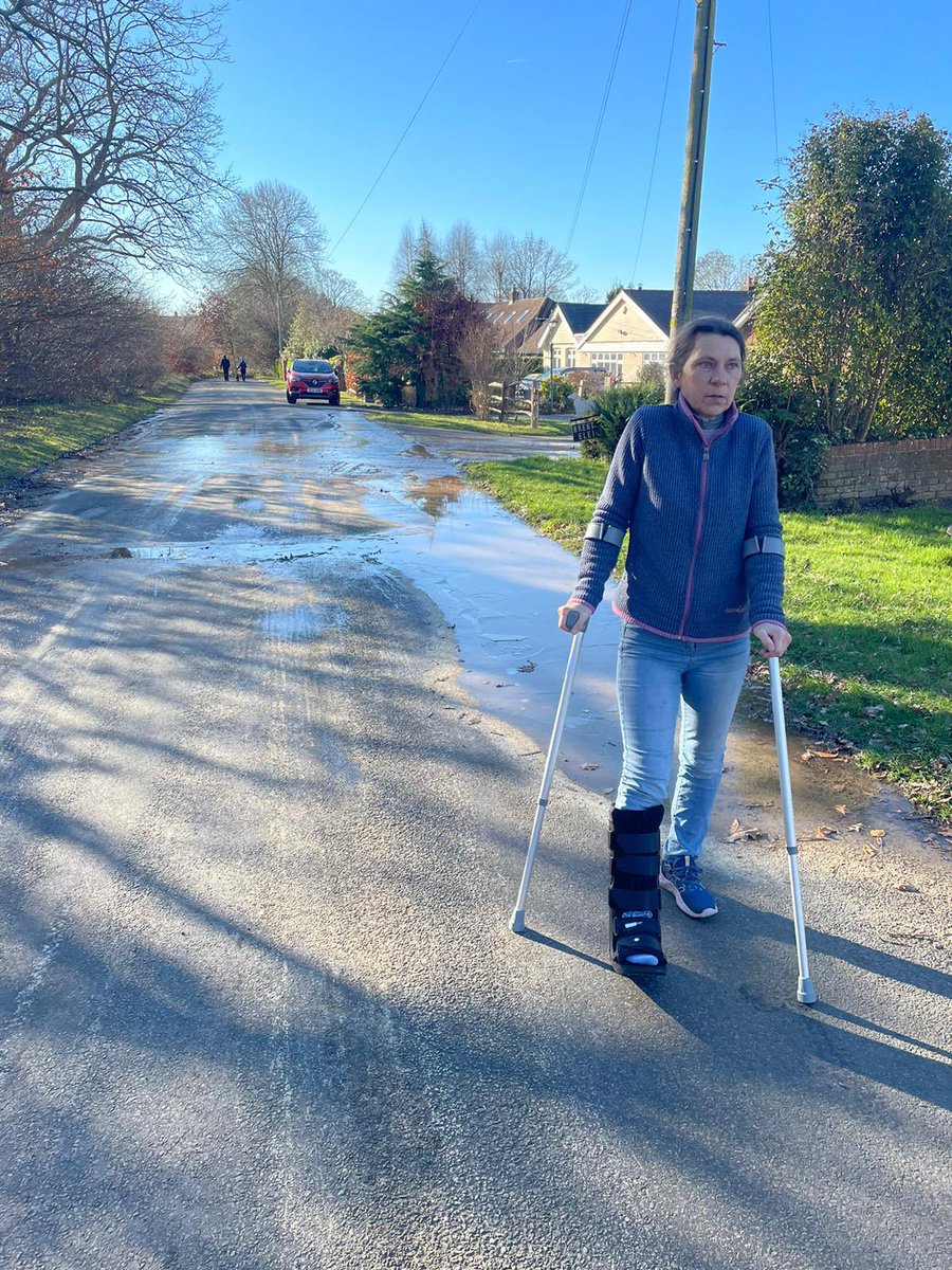 lucywright's tweet photo. Won’t b doing @EastbourneHalf now, 645am slipped on ice by my house, burst water main @sewateruk broken ankle, can’t work @wealdendistrict @Nus_Ghani @HailshamTC 🙄🆘 https://t.co/9hLMDTKRTb