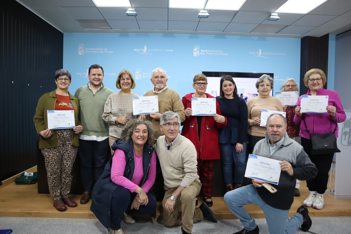 Ayto_Pinatar's tweet photo. 𝐒𝐚𝐧 𝐏𝐞𝐝𝐫𝐨 𝐒𝐞𝐧𝐢𝐨𝐫 𝐓𝐕 Juan Herrera, coordinador de San Pedro Senior TV de @amuvim ,  en los Hogares de Pensionista, ha presentado el taller sobre digitalización con la creación de canal de YouTube que puede verse en

https://t.co/fvtmBEylTr 

https://t.co/vgtKdLMZ2Y https://t.co/LNBq0axuB7