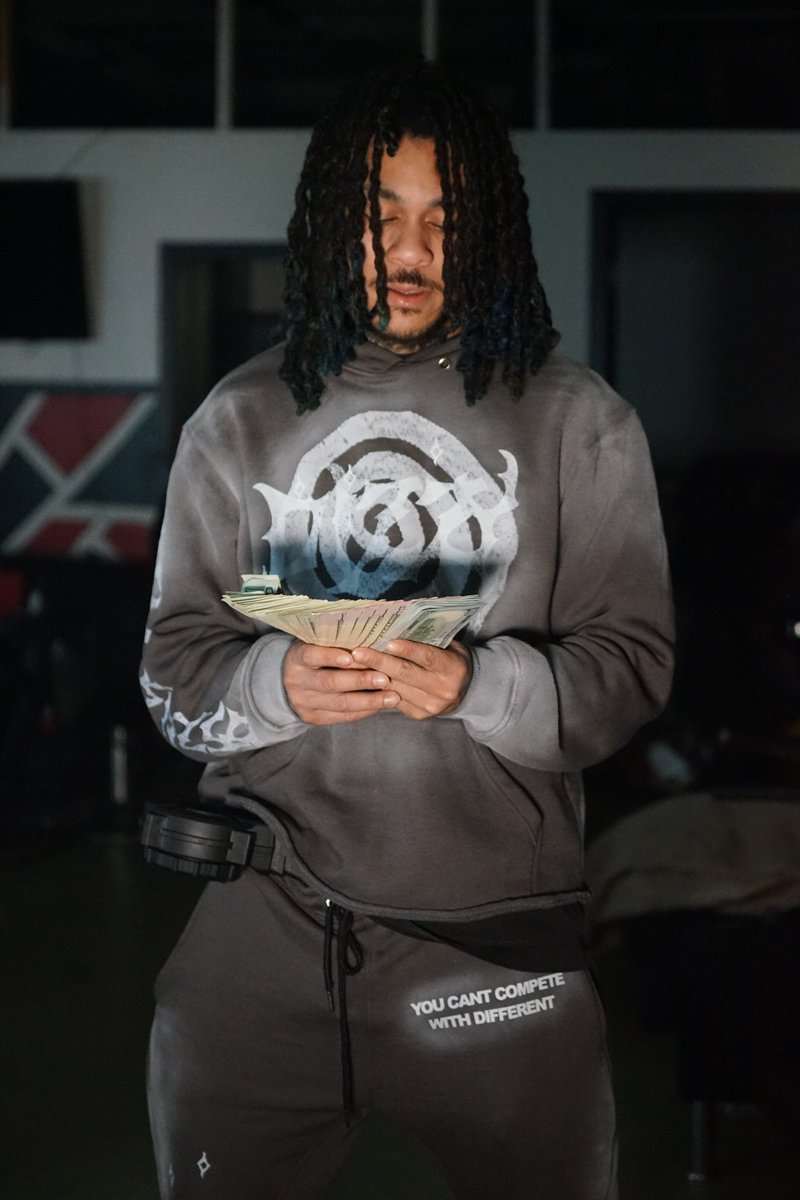 SleazyTy's tweet photo. My brotha Ty really the hardest 📸man in Detroit @rollahdicetv 🔥 https://t.co/CUzy4AOQu4