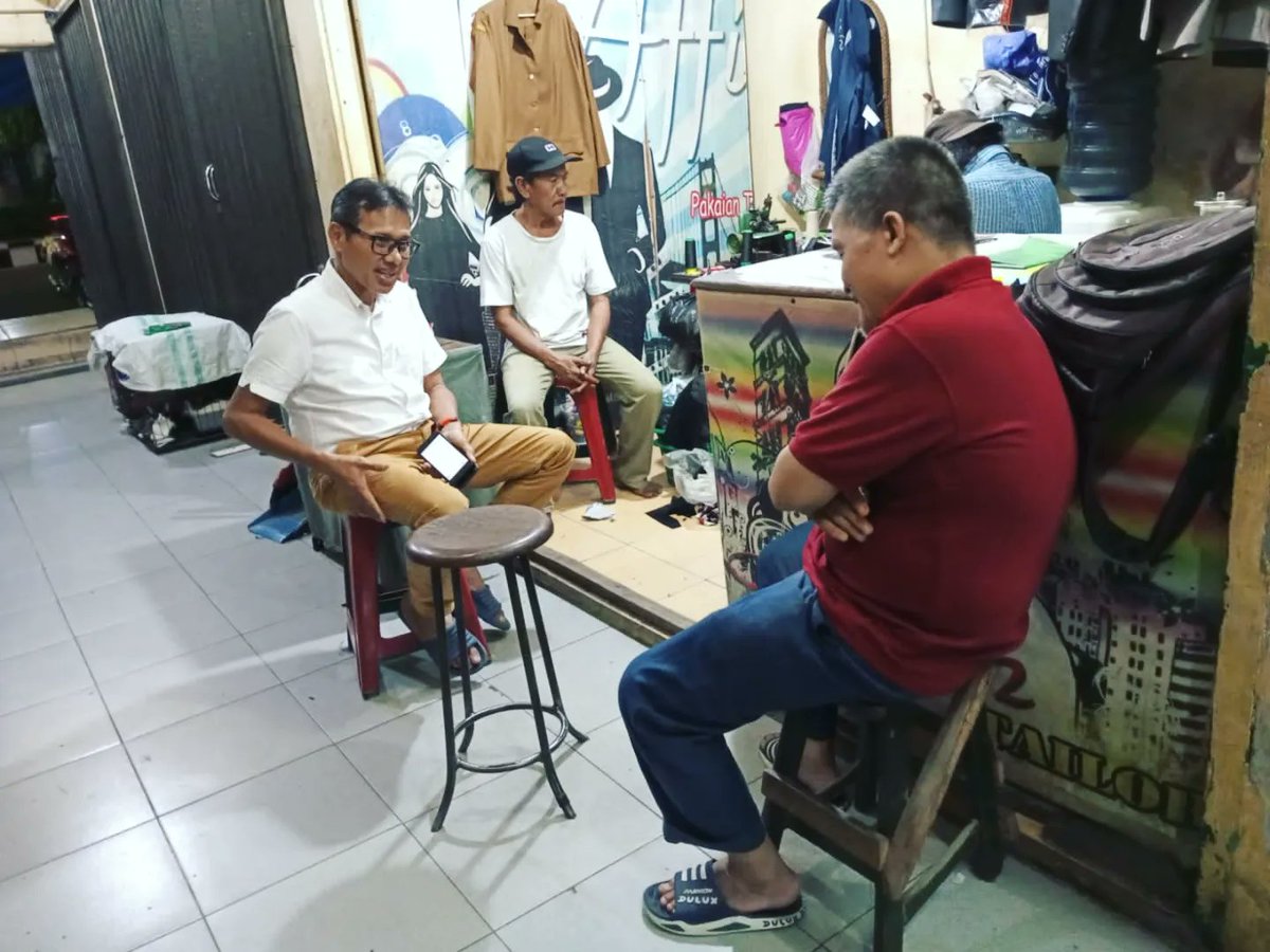 irwanprayitno's tweet photo. 18 Jan 2024. Silaturahmi dengan perantau Minang yang berprofesi sebagai penjahit di Binjai.
#binjai #batubara #asahan #dairi #karo #langkat #simalungun #pematangsiantar #pakpakbharat #tanjungbalai #sumut #sumut3 https://t.co/fsJdIS9Pvb