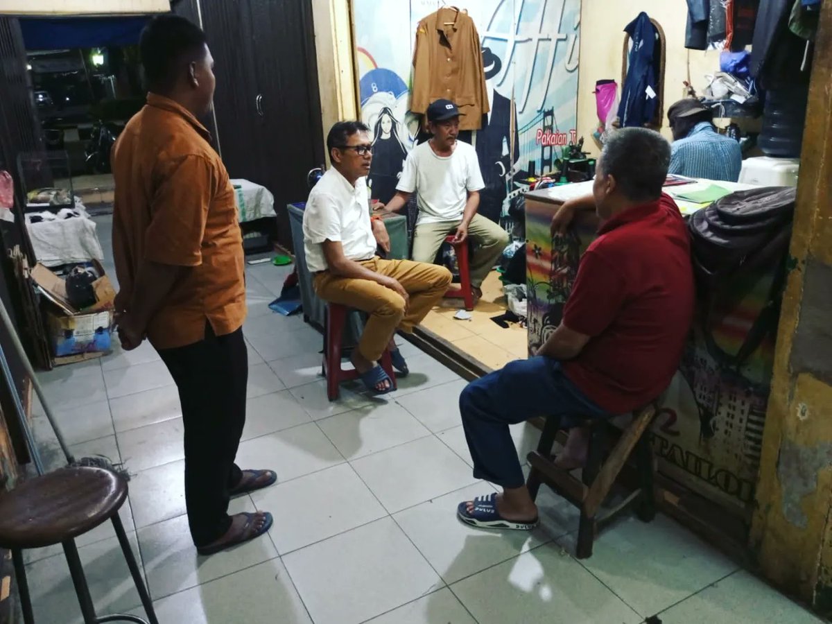 irwanprayitno's tweet photo. 18 Jan 2024. Silaturahmi dengan perantau Minang yang berprofesi sebagai penjahit di Binjai.
#binjai #batubara #asahan #dairi #karo #langkat #simalungun #pematangsiantar #pakpakbharat #tanjungbalai #sumut #sumut3 https://t.co/fsJdIS9Pvb