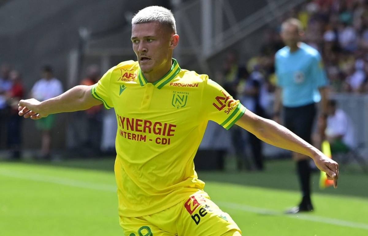 Santi_J_FM's tweet photo. 🚨EXCL: ⚪️🔵🇫🇷 #Ligue1|
◉ Si le dossier Truffert est prioritaire, l'OM a activé d'autres pistes comme Quentin Merlin ❗️
◉ Nantes est ouvert à une vente.
◉ En parallèle, l'OM a activé deux autres pistes qui évoluent à l'étranger.
https://t.co/RLTAqrljFd
Avec @sebnonda https://t.co/mMEGsykMyc
