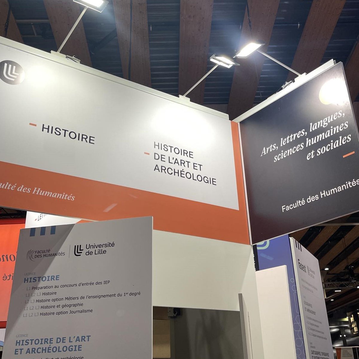 FHUMA_ULille's tweet image. Mobilisé·es aujourd'hui au Salon de l'Étudiant pour renseigner lycéen·nes et parents sur nos formations ! Développez ou confirmez votre projet de d'études en venant échanger avec nous.

On vous attend !