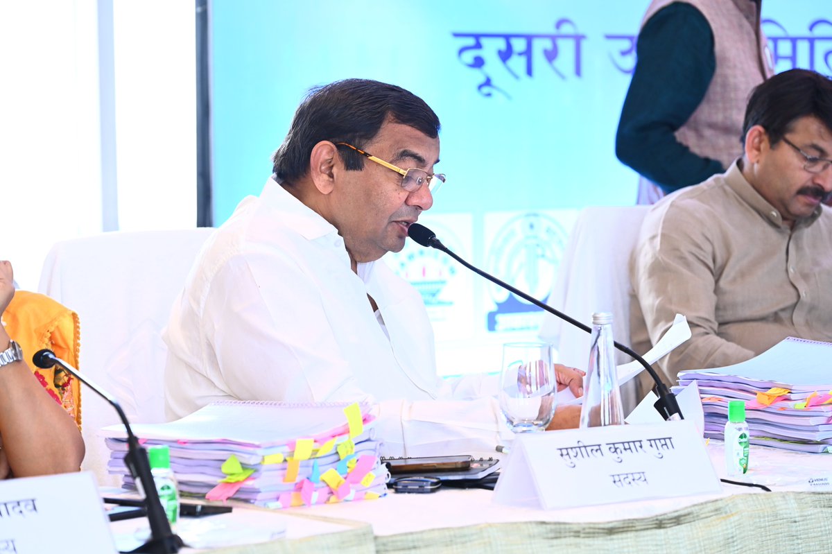secrail's tweet photo. संसदीय राजभाषा समिति ने आज मुंबई में मुख्य कारखाना प्रबंधक कार्यालय, #SECR मोतीबाग, नागपुर के साथ निरीक्षण बैठक की।
इस दौरान समिति ने मंत्रालय एवं विभाग के वरिष्ठ अधिकारियों की उपस्थिति में हो रहे राजभाषा हिंदी के कार्यों का अवलोकन किया।
#SecondsubCommittee #AzadikaAmrutMahotsav https://t.co/yXoyfYAxT4