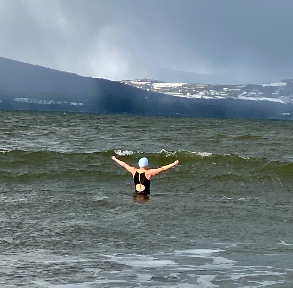 The chill didn't put my mad mother off her birthday swim in Buncrana. 62 today!!! 🥶 🤩 <a href="/WeatherAisling/">Aisling Creevey</a> <a href="/Louise_utv/">Louise Small</a>