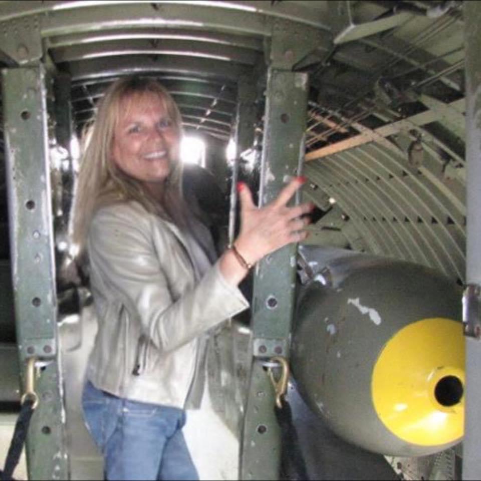 KathyFieldsInfo's tweet photo. ❤️❤️ ❤️ #B17Bombbay #Paris1944Liberation #BlondBombShell #TimelessStyle @B17 #ClassicStyleForever @KathyFieldsInfo #KathyFieldsStyle https://t.co/bntbCQJHcF