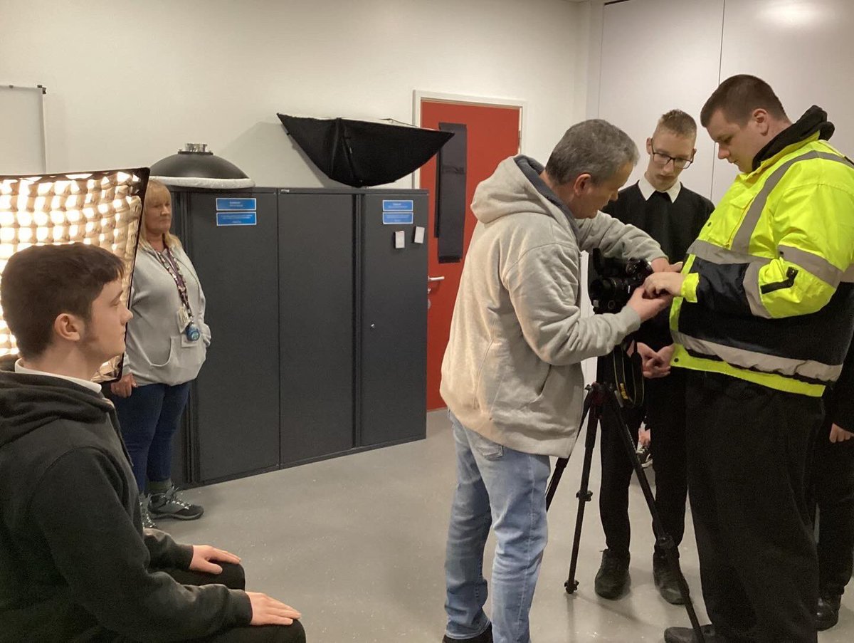 WestLoCollege's tweet photo. This week, learners from Cedarbank visited campus to take part in a hands on workshop with our Creative Industries lecturers, giving the group hints and tips on photography. 📸

@CedarbankSchool https://t.co/vnSj1lB2FE