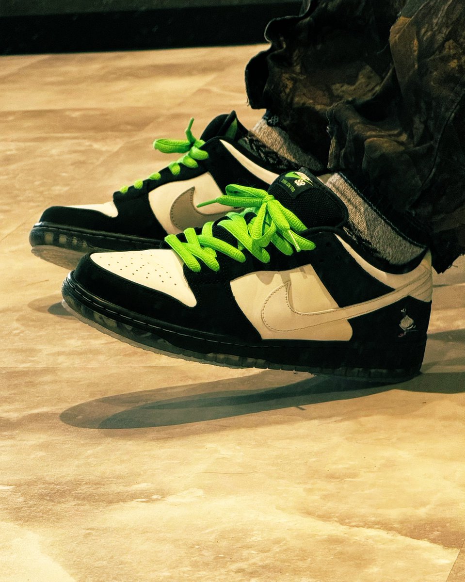 aerom_s's tweet photo. こんばんは😌今日のお出掛け靴👟
NIKE SB DUNK Low "Elephant"
@hanchikaLab さんと@8kicks_official さんに所用でお邪魔しました🙏
諸々相談乗っていただき、ありがとうございます🙏
🐦🐼は可愛い良いね🥰
#スニウォリ写真部 @SWUN2022 @relation_r @Snkrs_warrior
#swun
#8kicks https://t.co/zjOLQg5NyH
