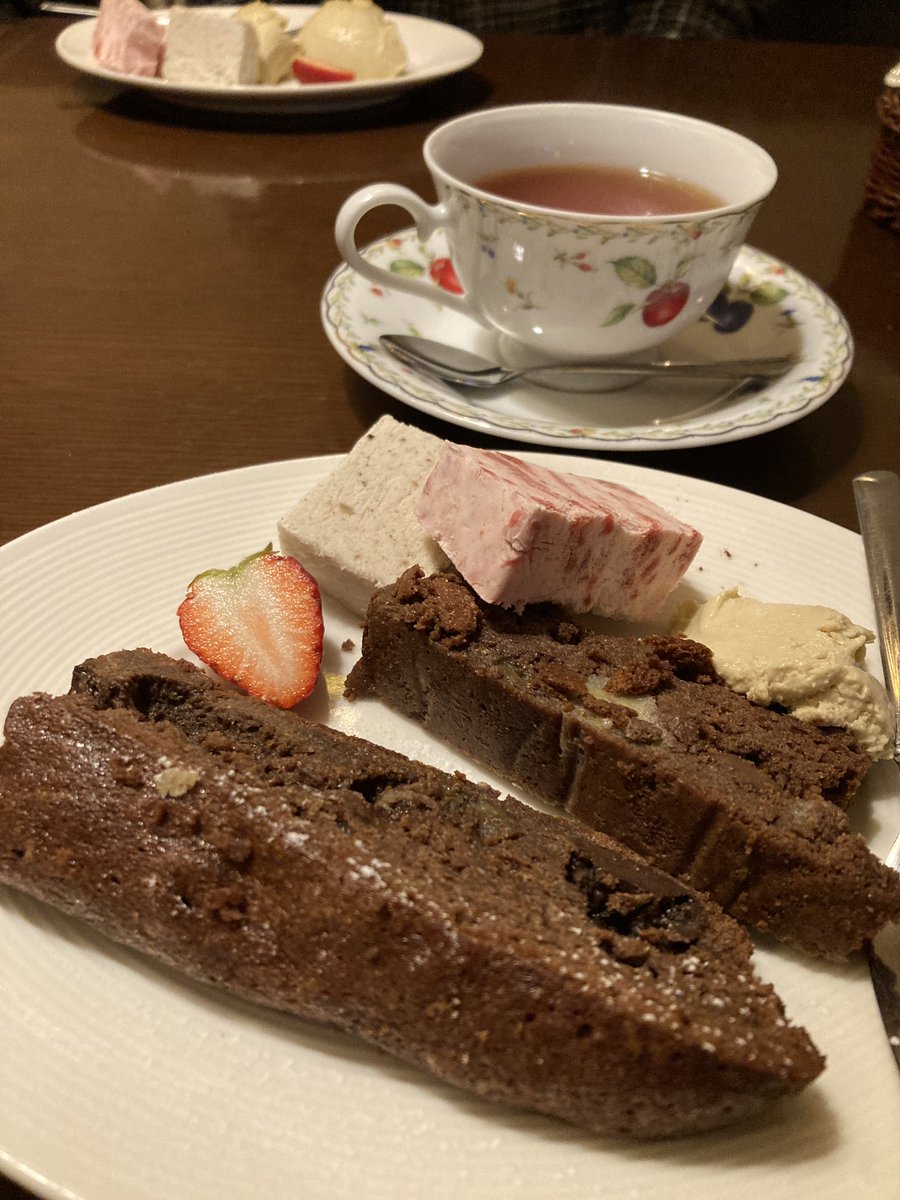 mook715's tweet photo. 先輩と西天満の牡蠣が美味しいイタリアンレストラン #zeda さんで二人新年会🦪
お昼抜いての参戦。
あれ?6時スタートだったから、4時間も喋ってた! https://t.co/A3Uuy92Lww